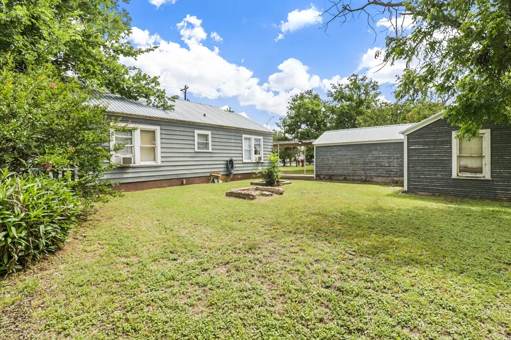 605 W Walnut Street Coleman, TX 76834