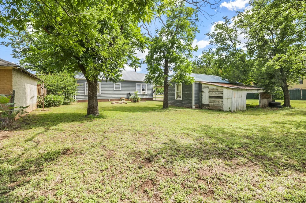 605 W Walnut Street Coleman, TX 76834