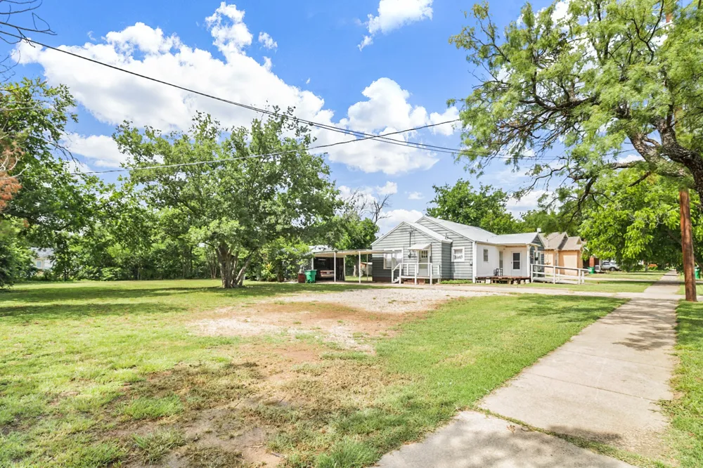605 W Walnut Street Coleman, TX 76834