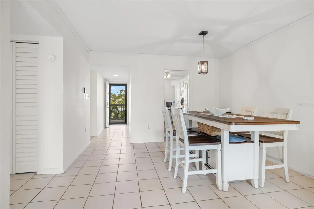 1316 PASADENA AVENUE S #204 South Pasadena, FL 33707