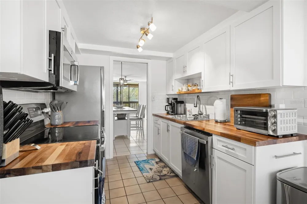 1316 PASADENA AVENUE S #204 South Pasadena, FL 33707
