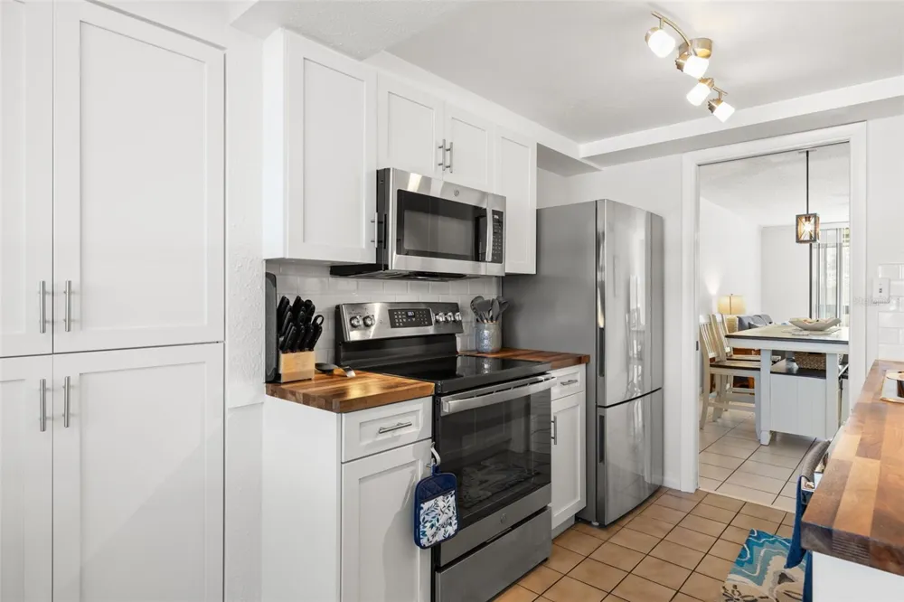 1316 PASADENA AVENUE S #204 South Pasadena, FL 33707
