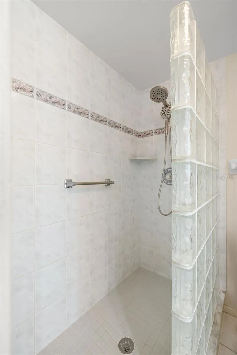 1316 PASADENA AVENUE S #204 South Pasadena, FL 33707