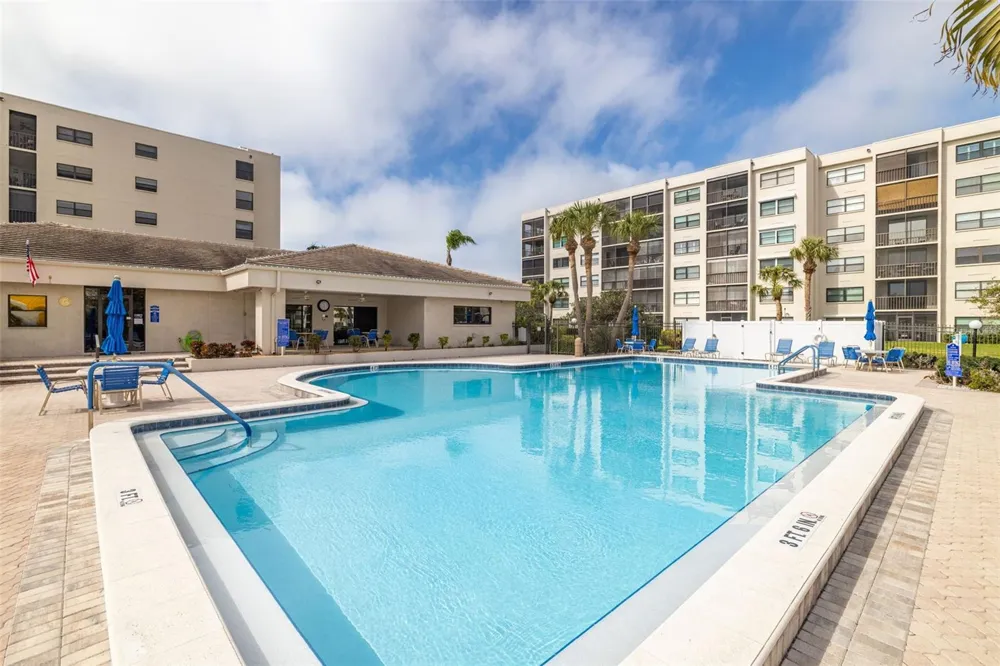 1316 PASADENA AVENUE S #204 South Pasadena, FL 33707