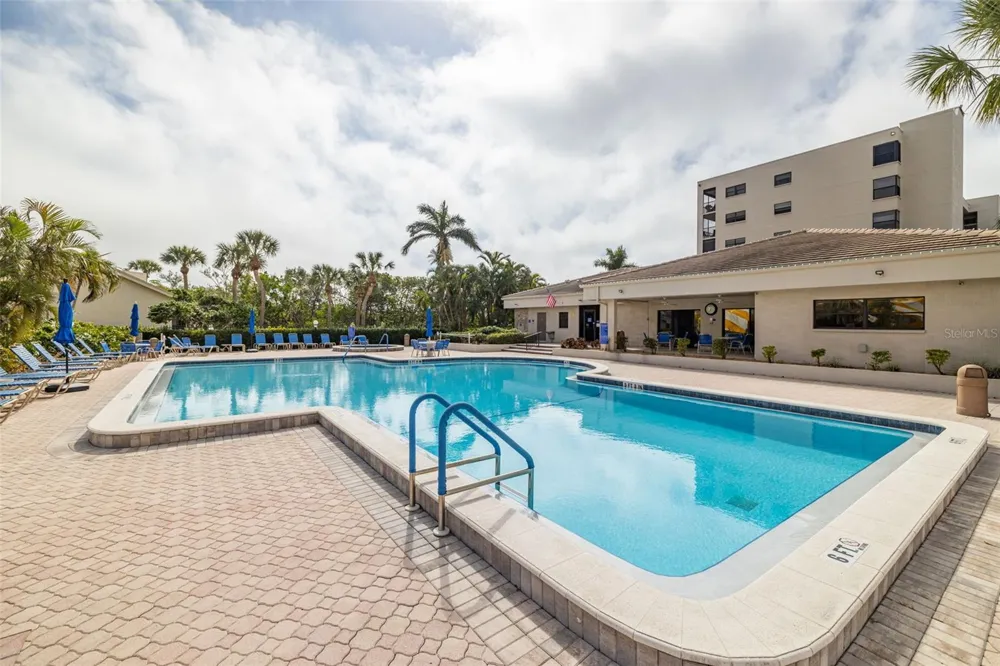1316 PASADENA AVENUE S #204 South Pasadena, FL 33707