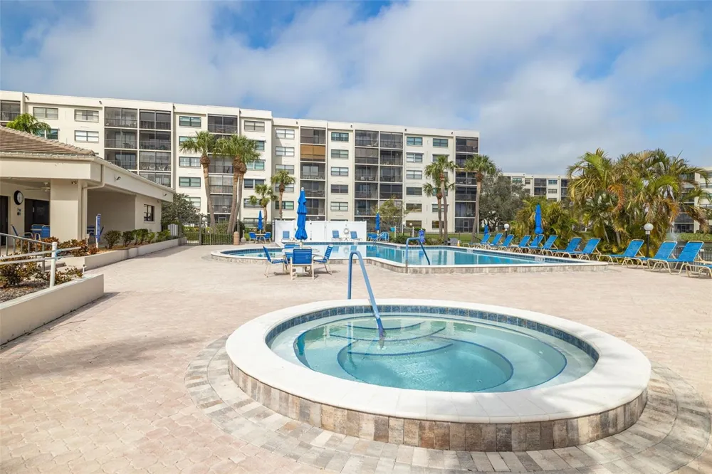 1316 PASADENA AVENUE S #204 South Pasadena, FL 33707