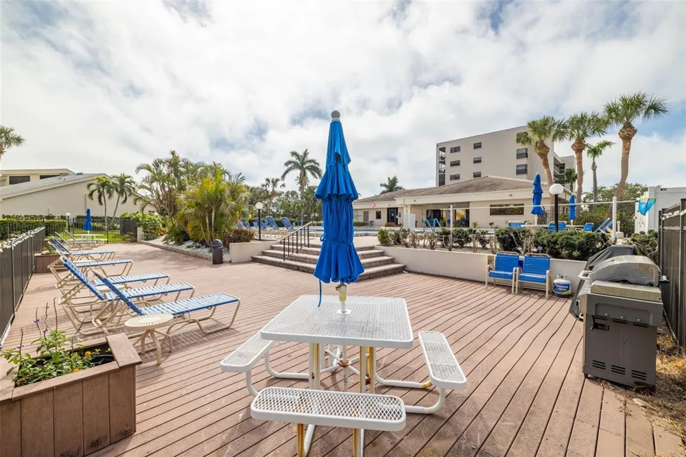 1316 PASADENA AVENUE S #204 South Pasadena, FL 33707