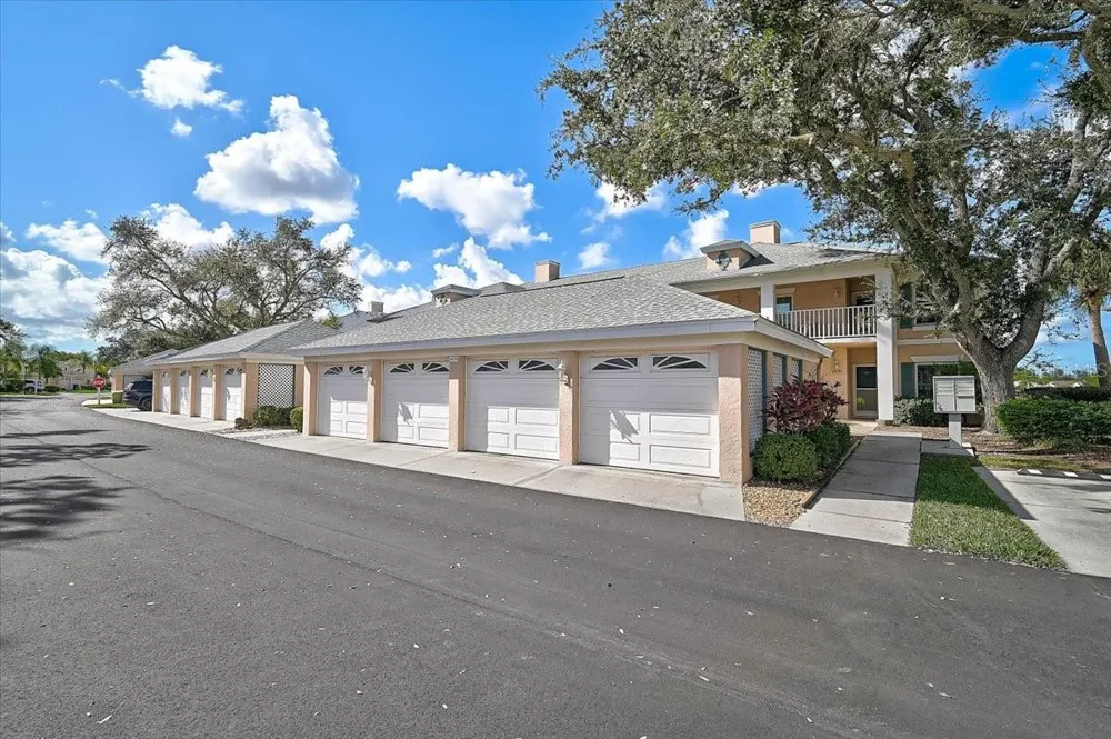 4219 CADDIE DRIVE E #204 Bradenton, FL 34203
