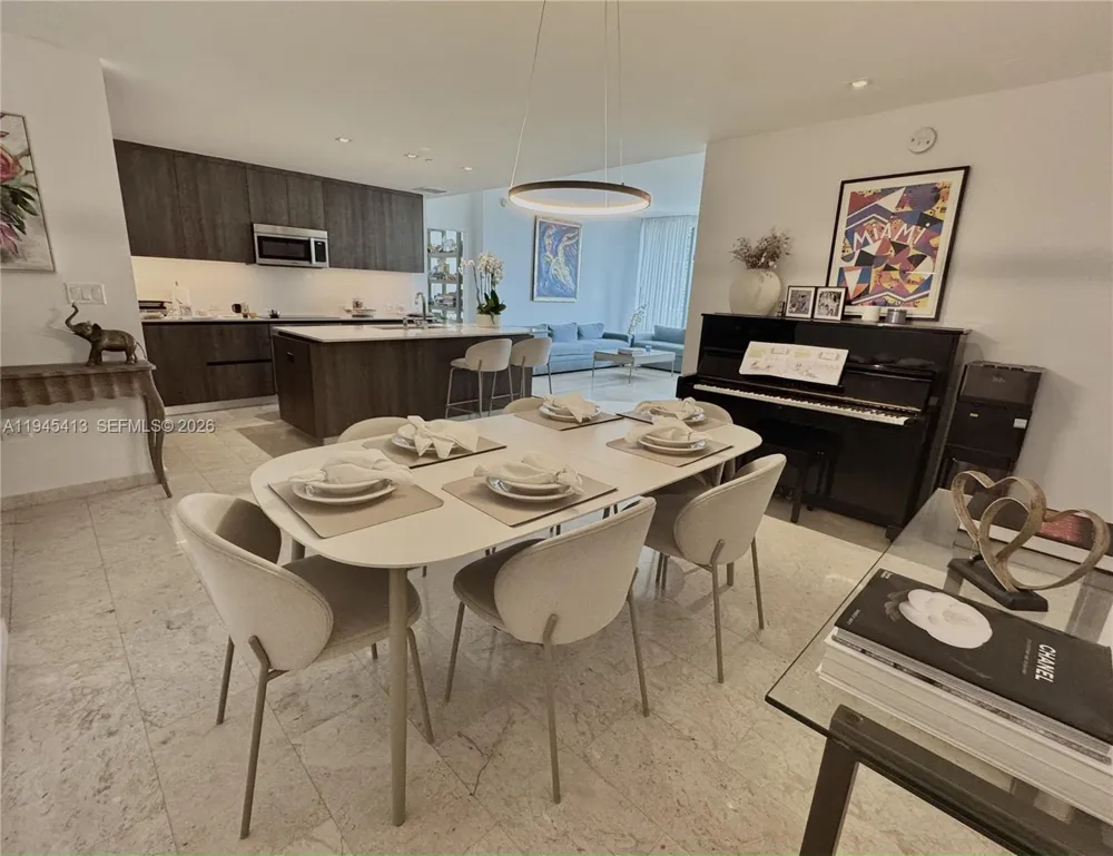 68 SE 6th St #903 Miami, FL 33131