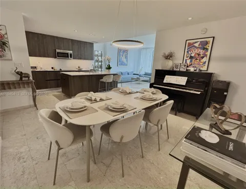 68 SE 6th St #903