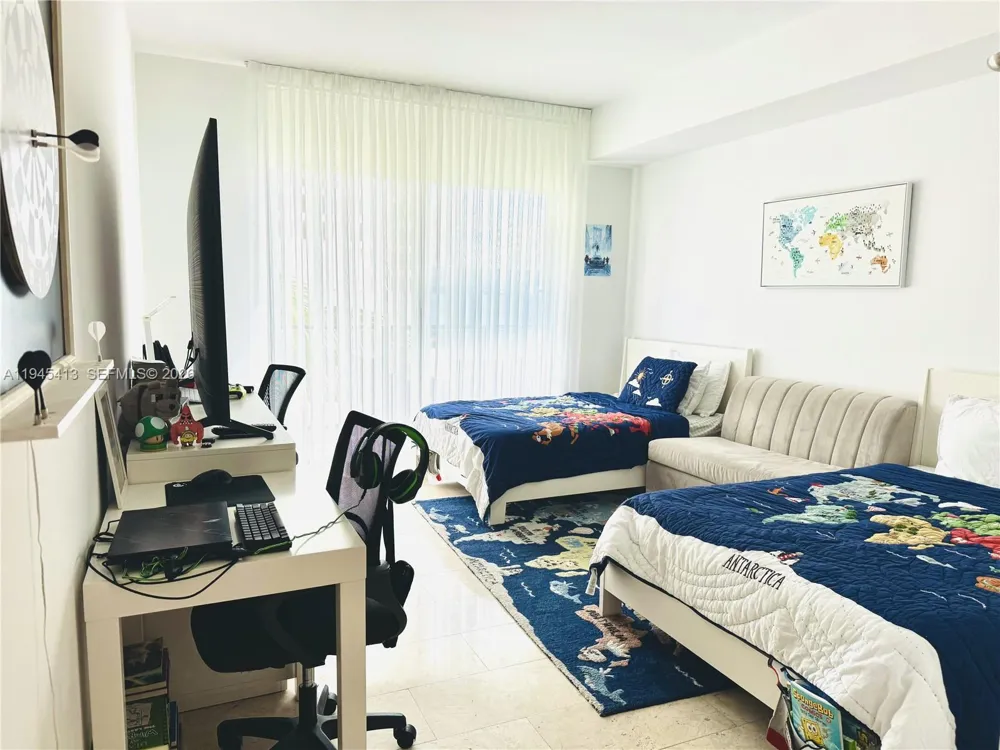 68 SE 6th St #903 Miami, FL 33131