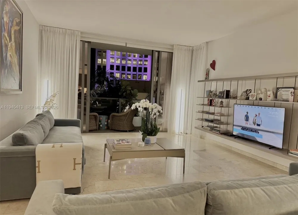 68 SE 6th St #903 Miami, FL 33131