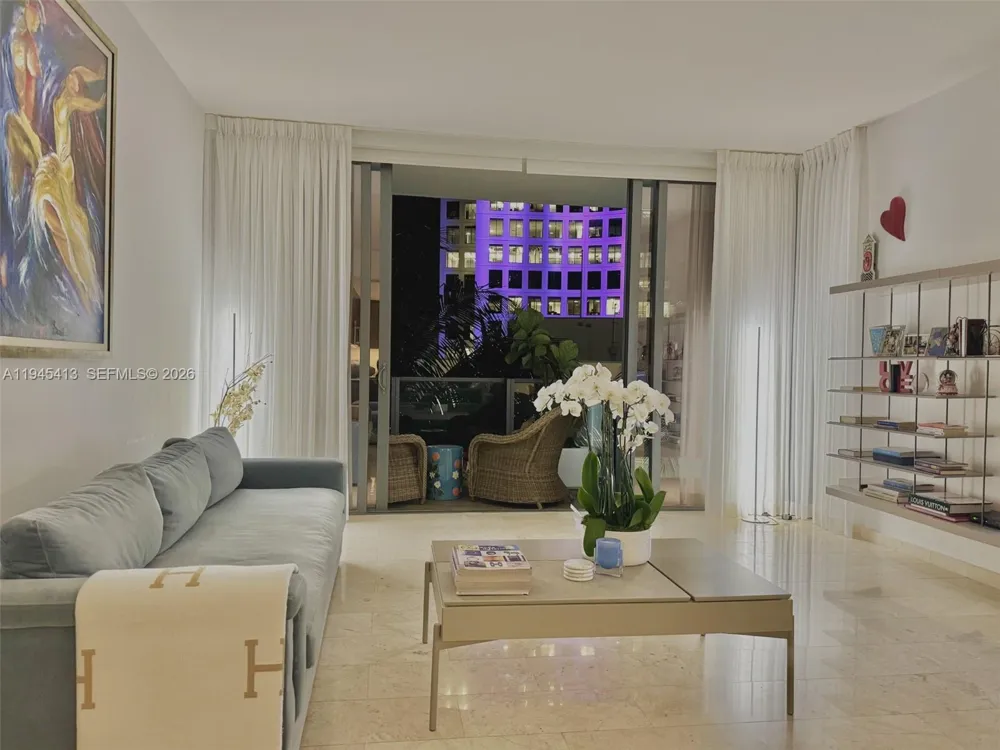 68 SE 6th St #903 Miami, FL 33131
