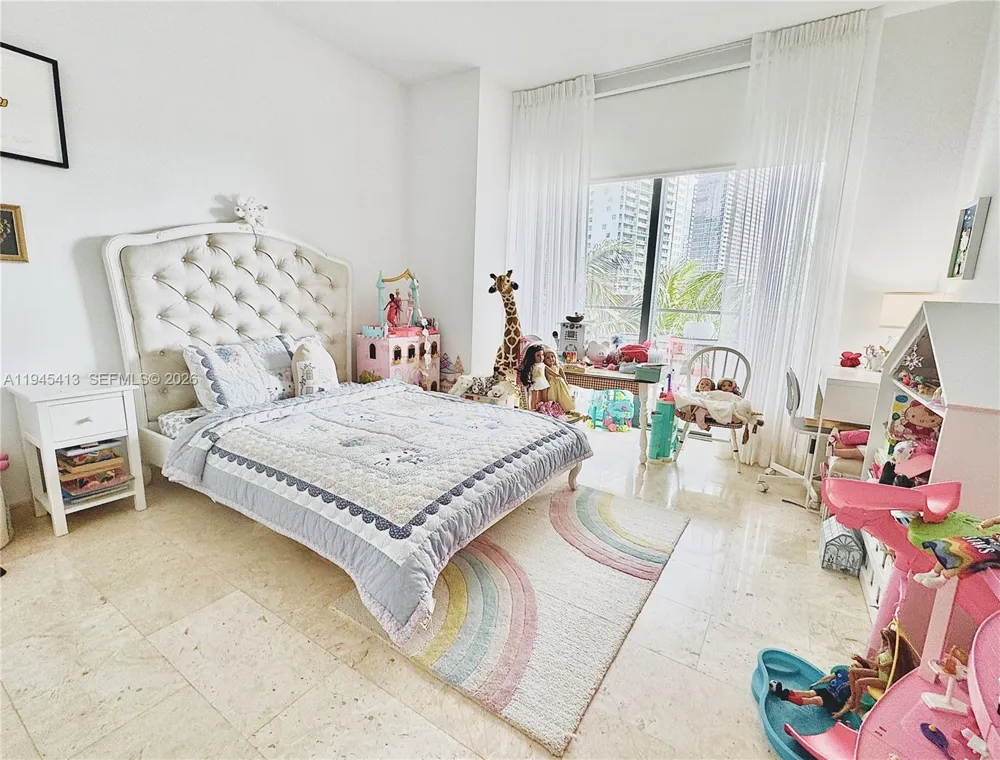68 SE 6th St #903 Miami, FL 33131