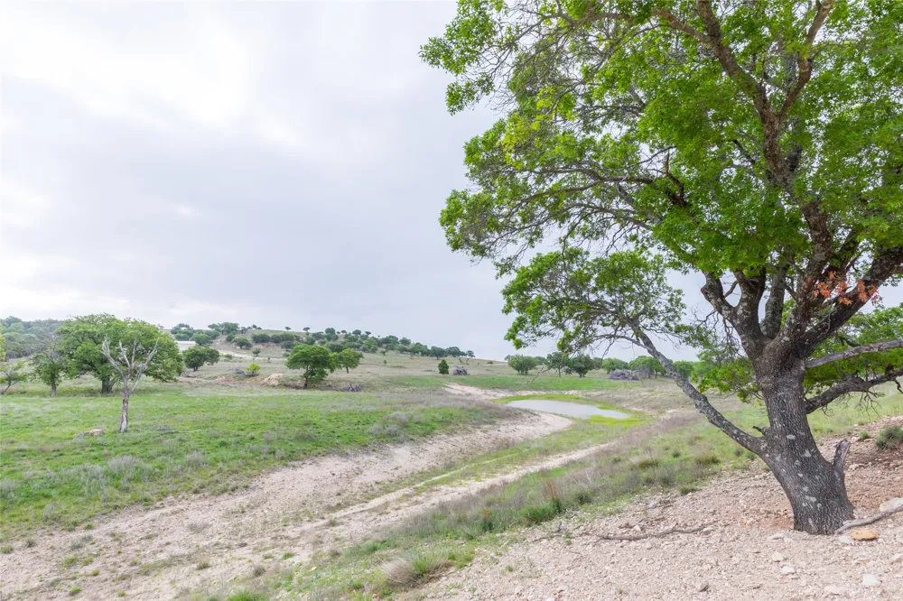 1034 County Road 207 Ovalo, TX 79541