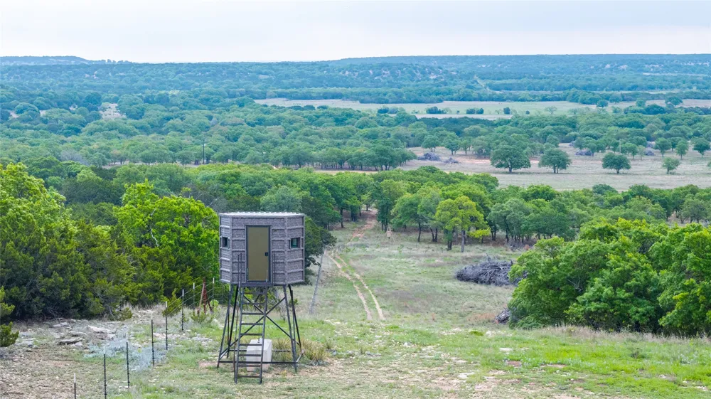 1034 County Road 207 Ovalo, TX 79541