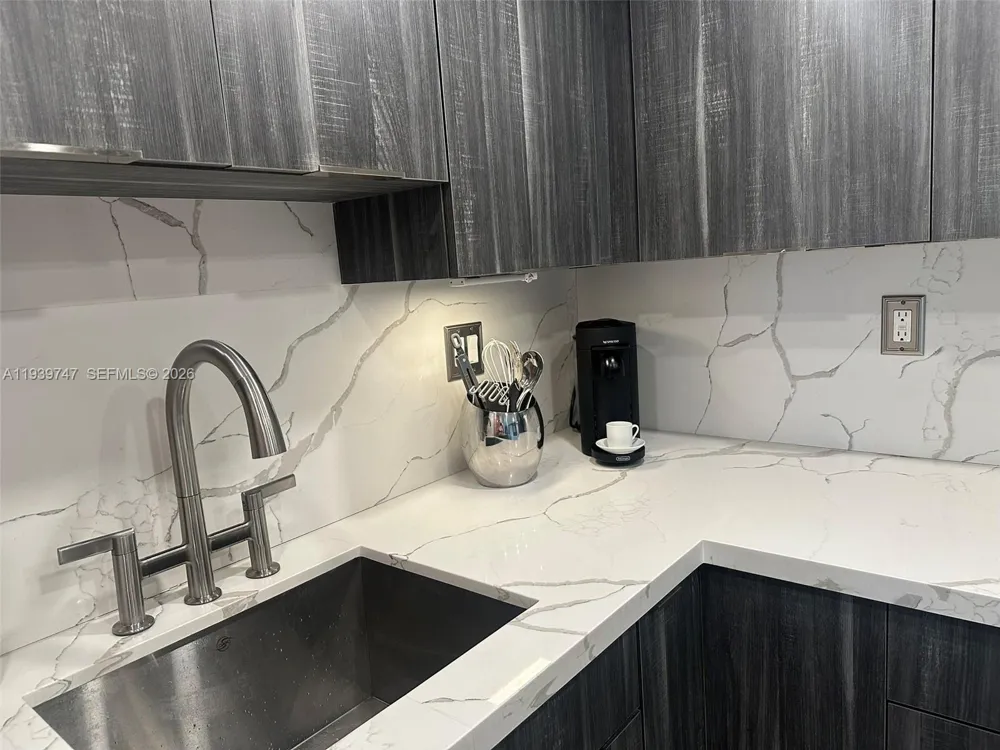 1740 NW N River Dr #626 Miami, FL 33125