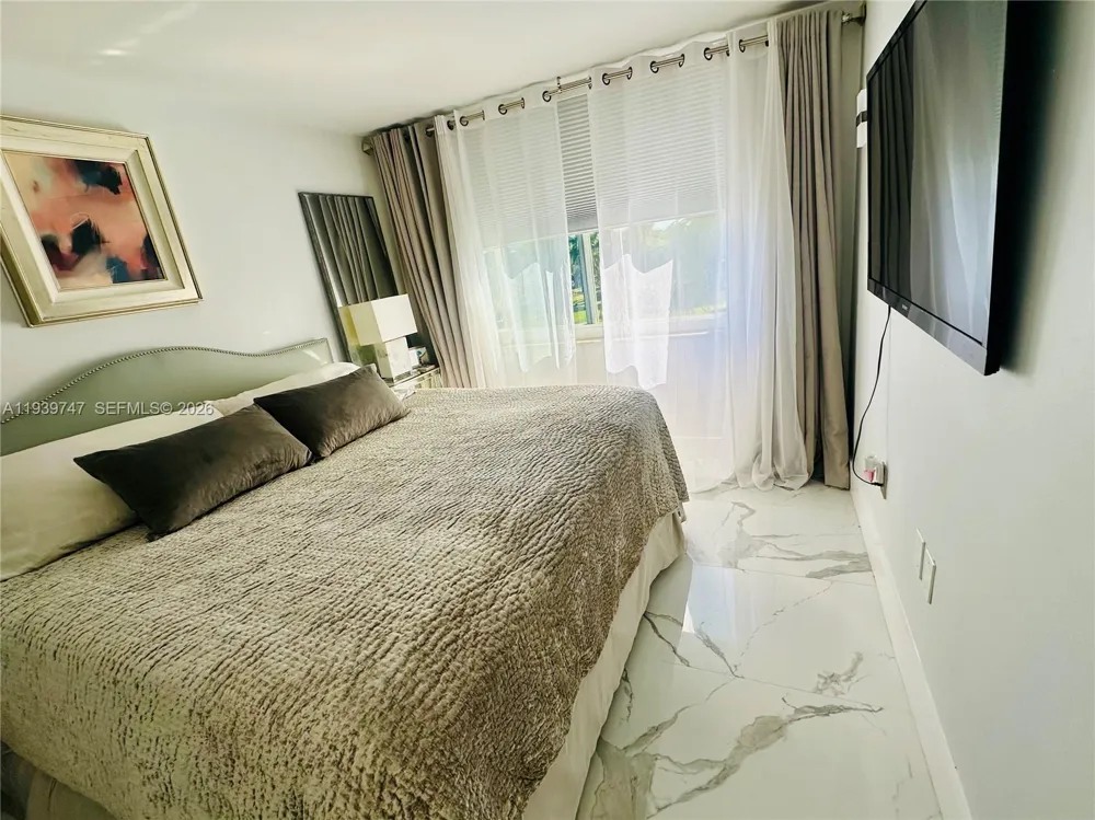 1740 NW N River Dr #626 Miami, FL 33125