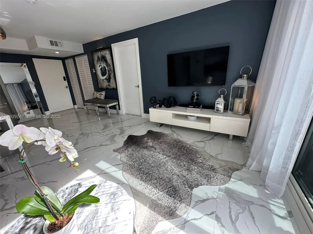 1740 NW N River Dr #626 Miami, FL 33125