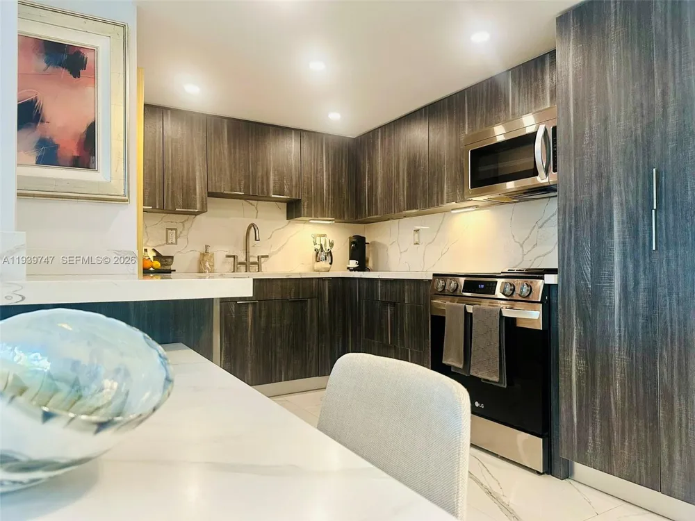 1740 NW N River Dr #626 Miami, FL 33125