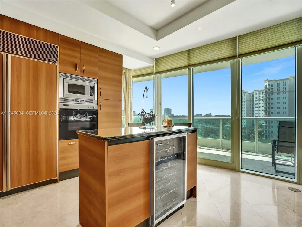 19955 NE 38th Ct #901 Aventura, FL 33180