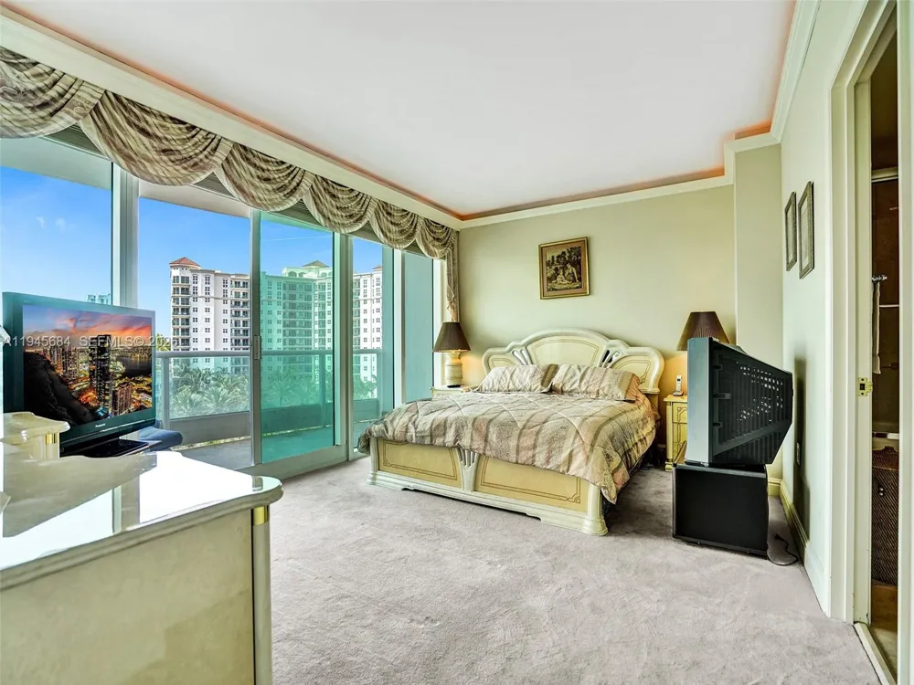 19955 NE 38th Ct #901 Aventura, FL 33180