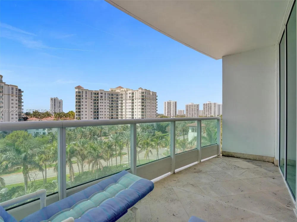 19955 NE 38th Ct #901 Aventura, FL 33180