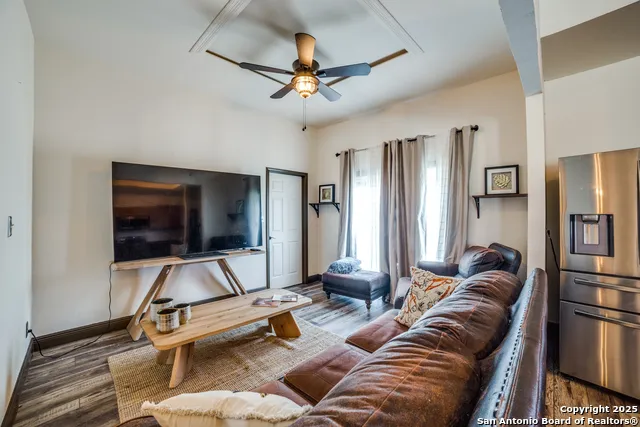 160 County Road 6860 Natalia, TX 78059