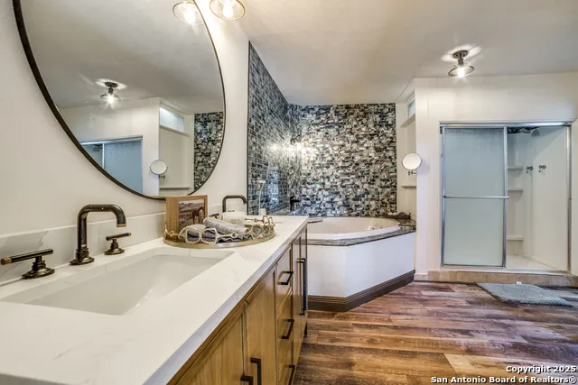 160 County Road 6860 Natalia, TX 78059