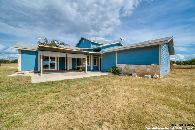 160 County Road 6860 Natalia, TX 78059