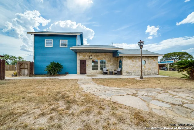 160 County Road 6860 Natalia, TX 78059