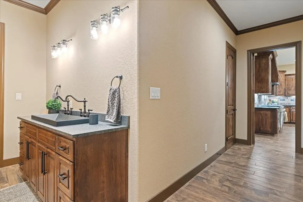 1951 Bridlewood Ranches Drive Wimberley, TX 78666