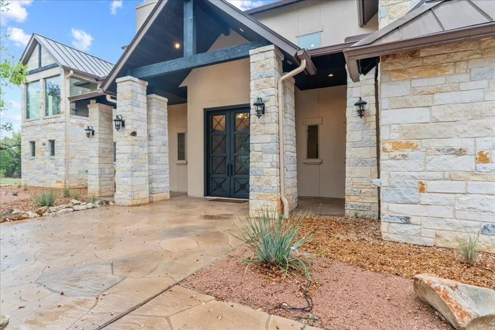 1951 Bridlewood Ranches Drive Wimberley, TX 78666