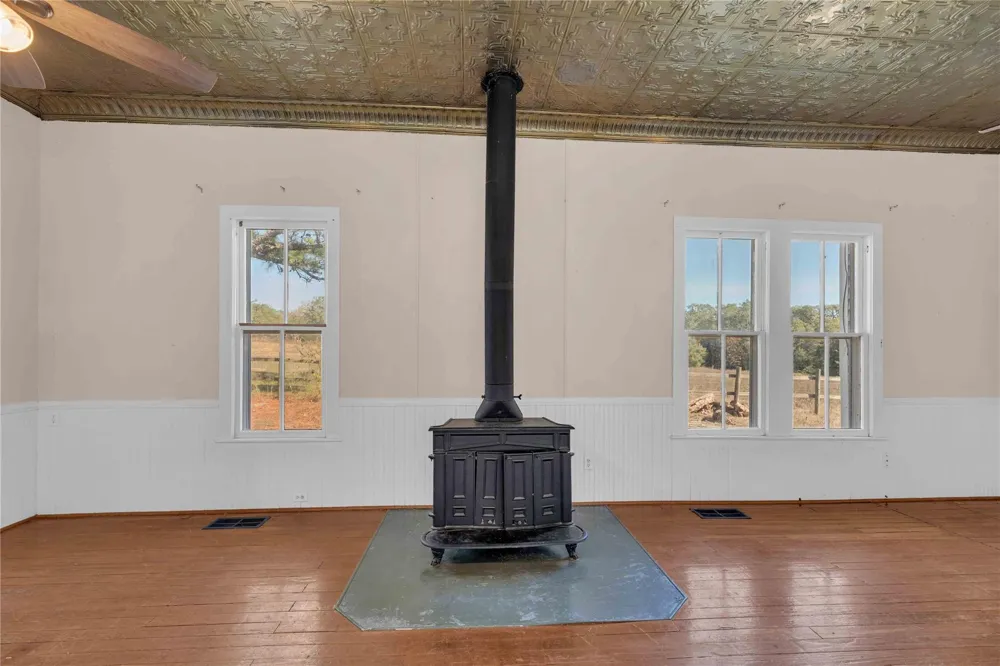 4739 Creamer Creek Rd La Grange, TX 78945
