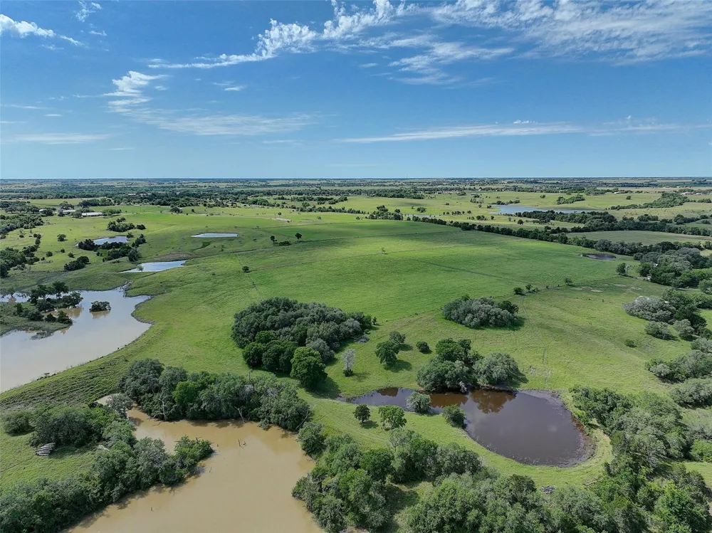 4739 Creamer Creek Rd La Grange, TX 78945