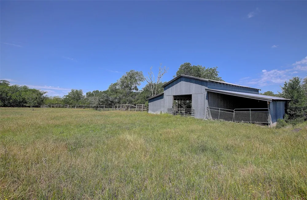 4739 Creamer Creek Rd La Grange, TX 78945