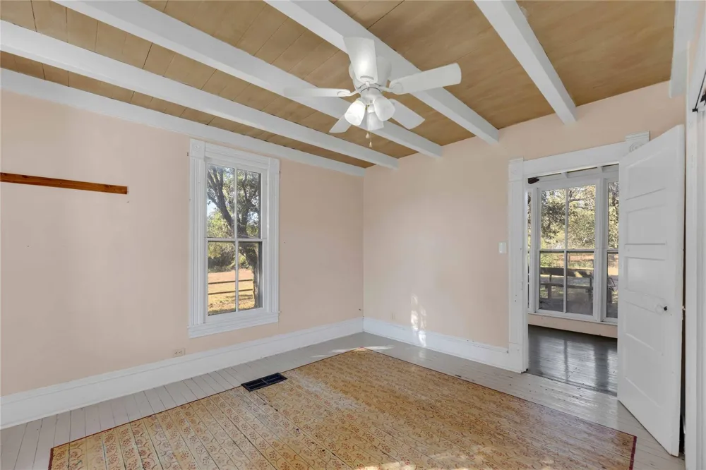 4739 Creamer Creek Rd La Grange, TX 78945