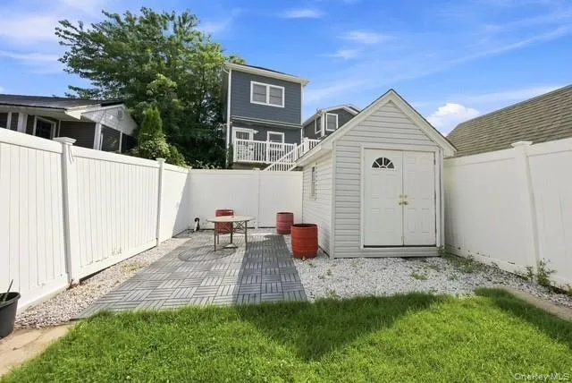 120 E 6th Road Broad Channel, NY 11693