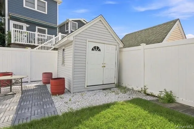 120 E 6th Road Broad Channel, NY 11693