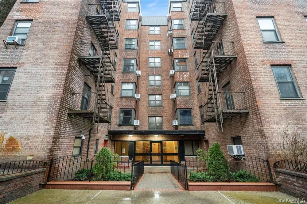 91-10 32nd Avenue #E306 East Elmhurst, NY 11369