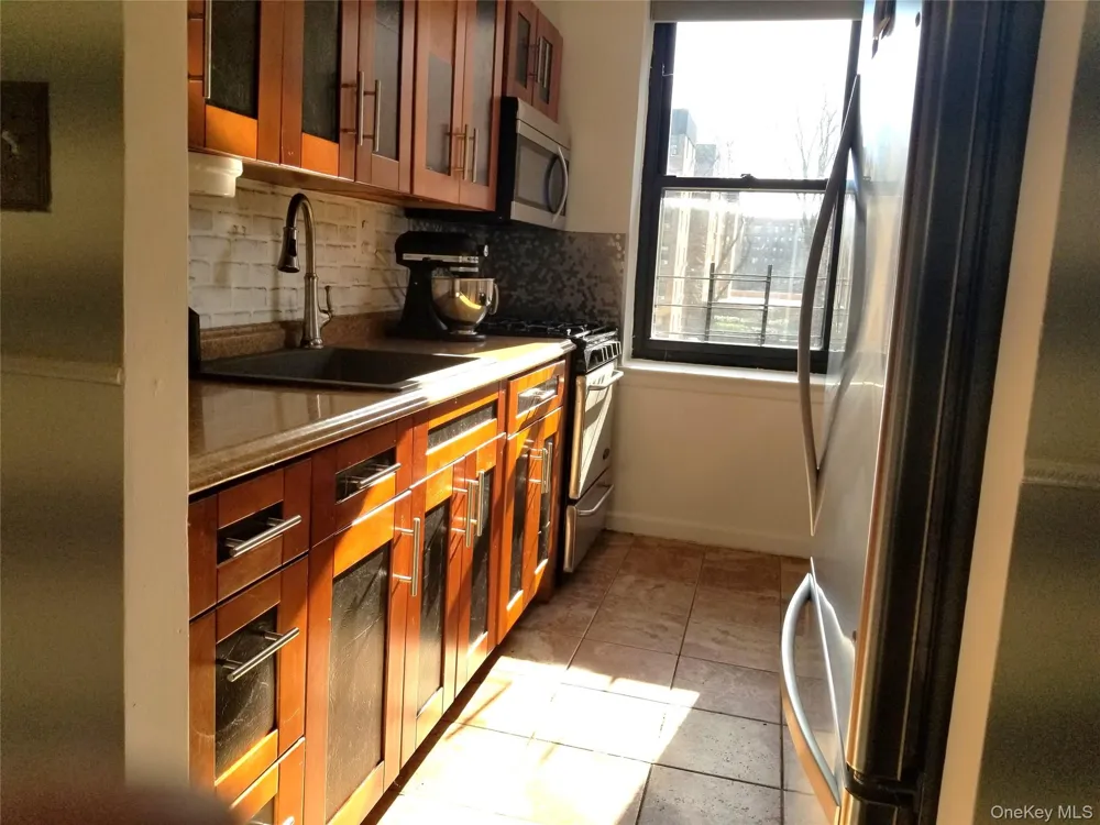 91-10 32nd Avenue #E306 East Elmhurst, NY 11369