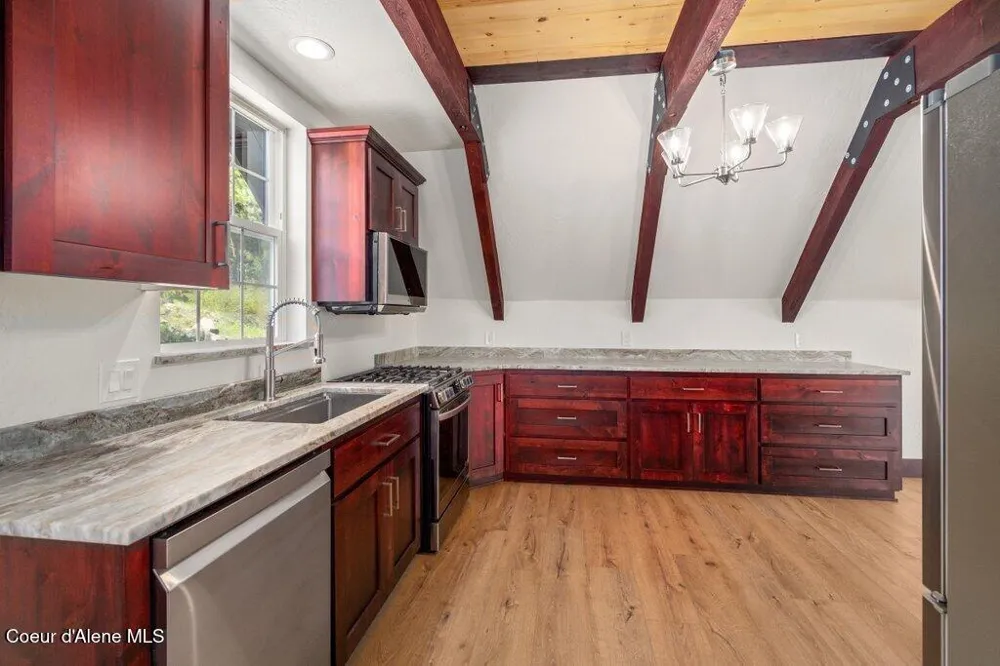 141 Amaze Way Athol, ID 83801