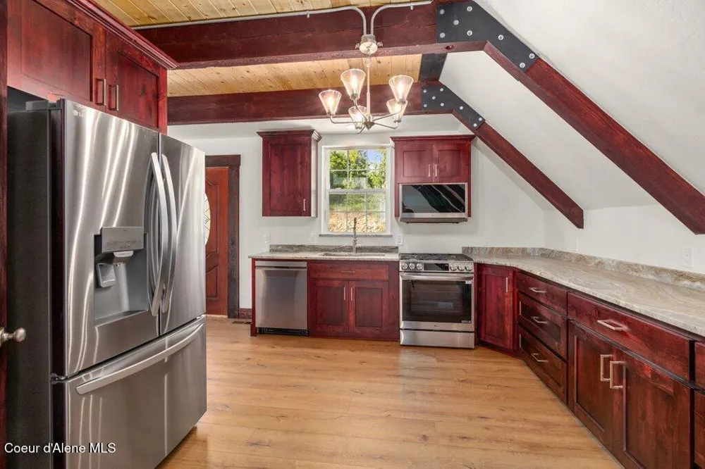 141 Amaze Way Athol, ID 83801