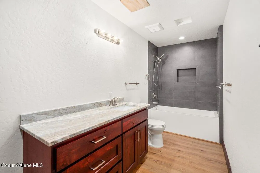 141 Amaze Way Athol, ID 83801