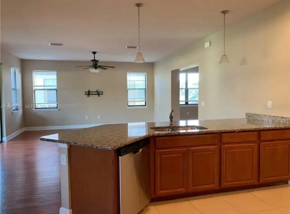 11016 tahiti isle ln #11016 Other City - In The State Of Florida, FL 33647