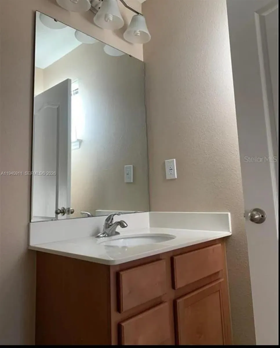 11016 tahiti isle ln #11016 Other City - In The State Of Florida, FL 33647