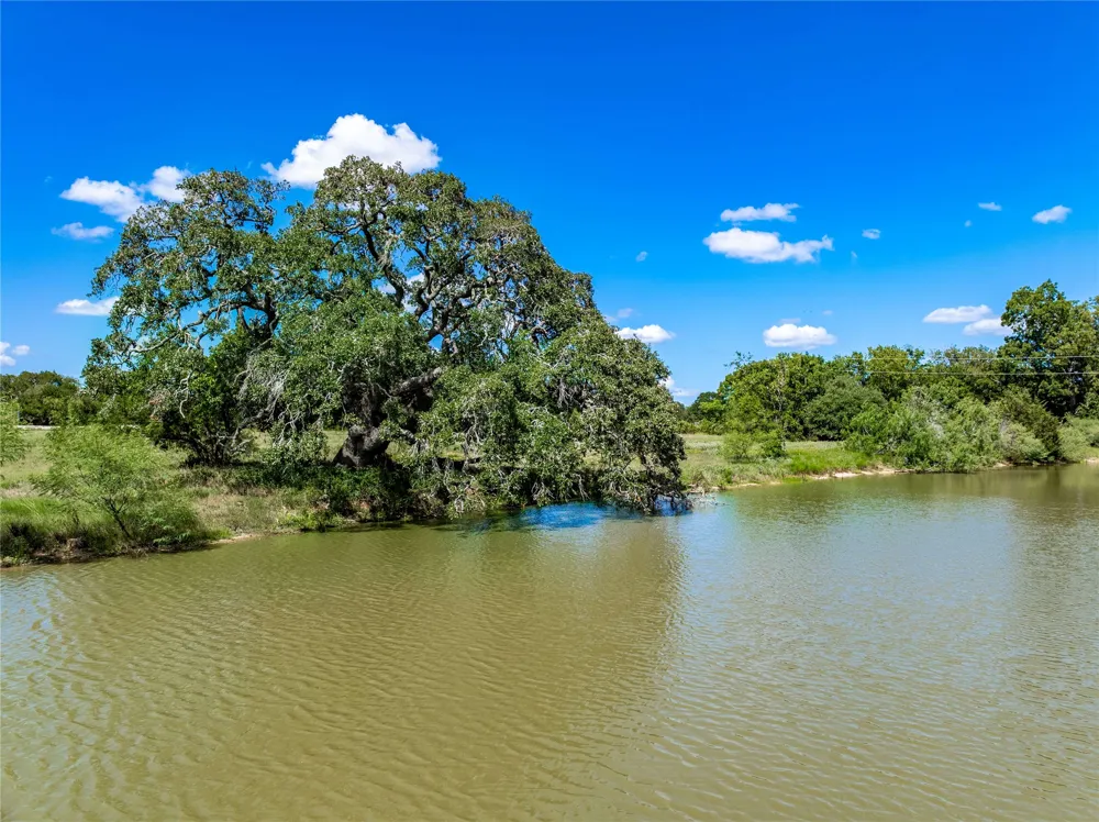 CR 253 Weimar, TX 78962