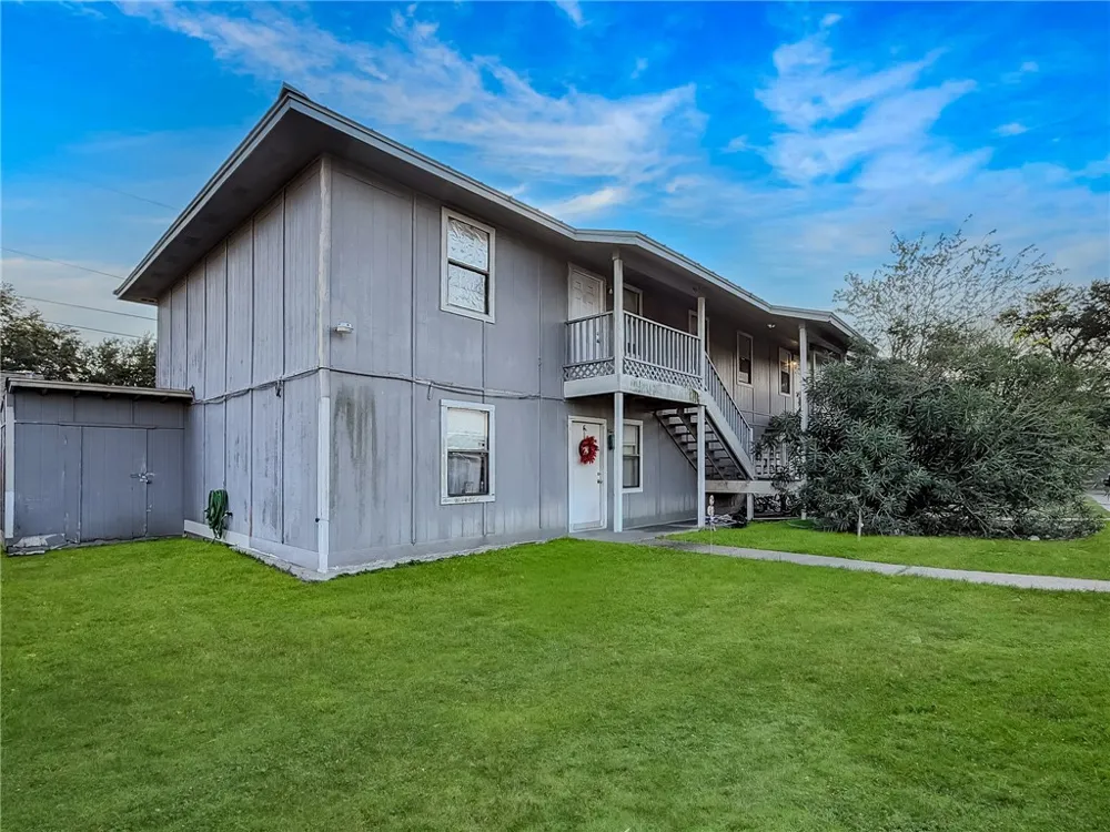 1870 King David Three Rivers, TX 78071