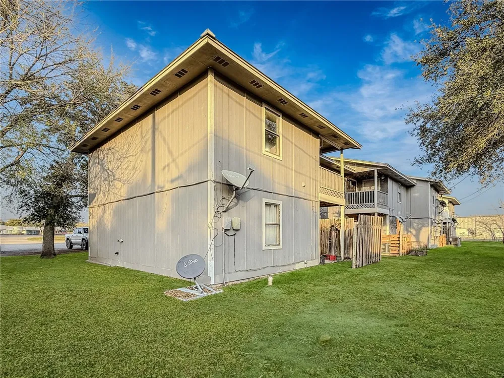 1870 King David Three Rivers, TX 78071