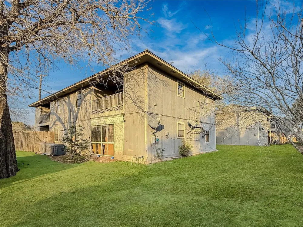 1870 King David Three Rivers, TX 78071
